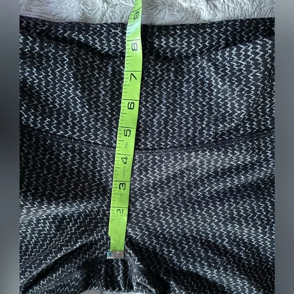Athleta Yoga Pants / Work Out Pants Size Small Black W Gray Zigzag Hidden Pocket - Picture 10 of 11
